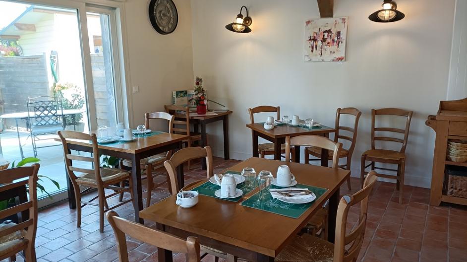 Salle petit déjeuner Auberge du Vieux Tour Canapville Terre d'Auge Calvados Normandie