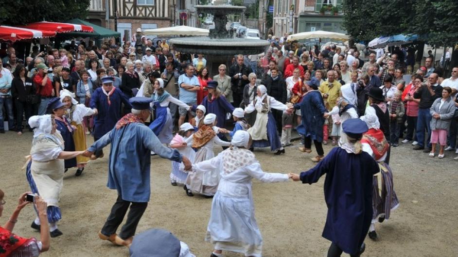Marché campagnard à l'ancienne - danse folklorique - Pont-l'Evêque - Normandie - Calvados
