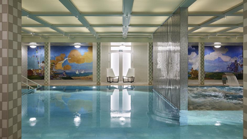 Piscine d'eau de mer chauffée à 32° - Francis Amiand