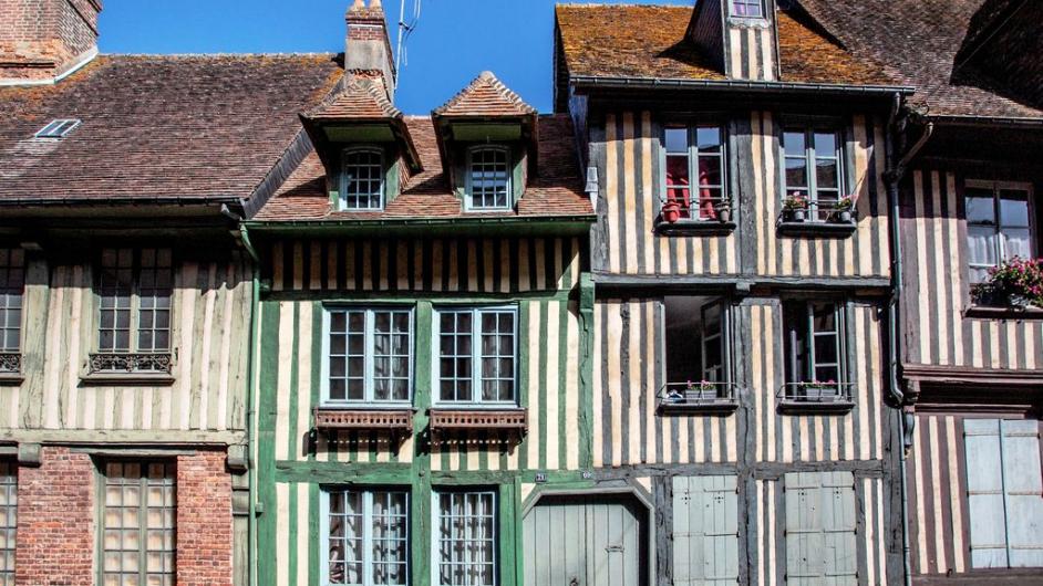 Pont-l'Evêque - vieux quartier - façade en colombage - Normandie - Calvados