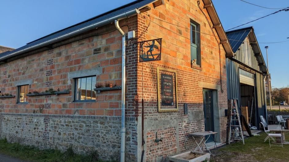 le lieu ! a Dozulé - le batiment fait 200m² a dozulé