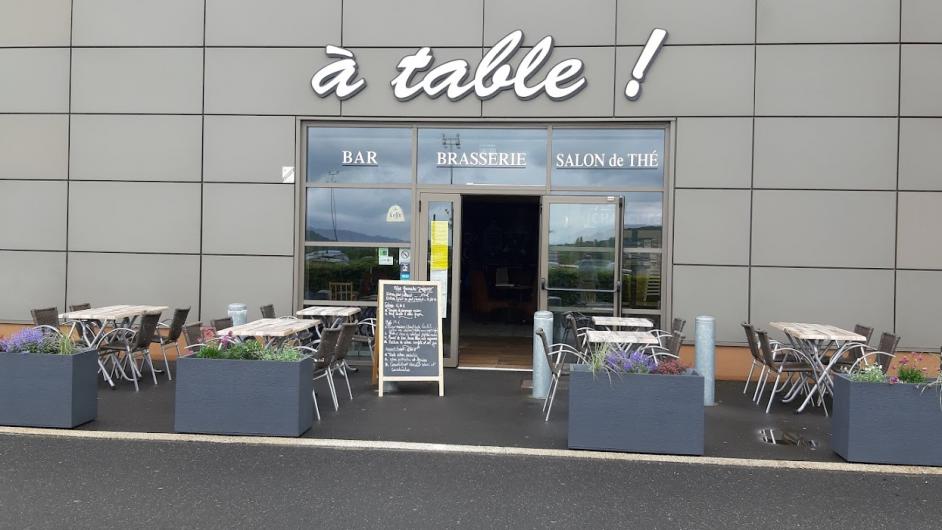 Restaurant A table - extérieur - Pont-l'Evêque - Calvados - Pays d'Auge - Normandie