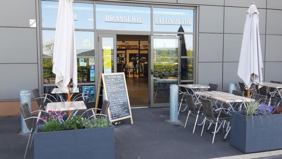 Restaurant A table - terrasse - Pont-l'Evêque - Calvados - Pays d'Auge - Normandie