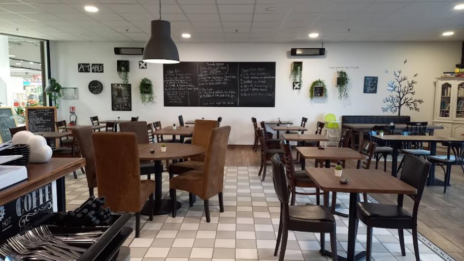 Restaurant A table - intérieur - Pont-l'Evêque - Calvados - Pays d'Auge - Normandie