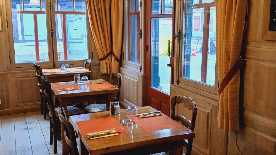 Salle de restaurant colombages Auberge des Dominicaines