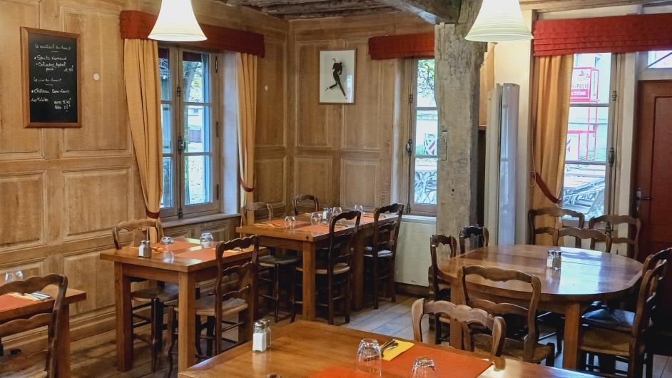 Salle de restaurant colombages Auberge des Dominicaines