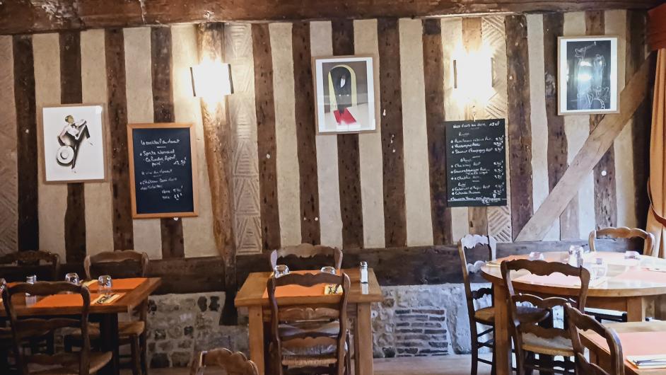 Salle de restaurant colombages Auberge des Dominicaines