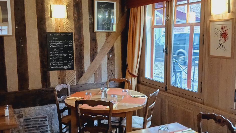 Salle de restaurant colombages Auberge des Dominicaines