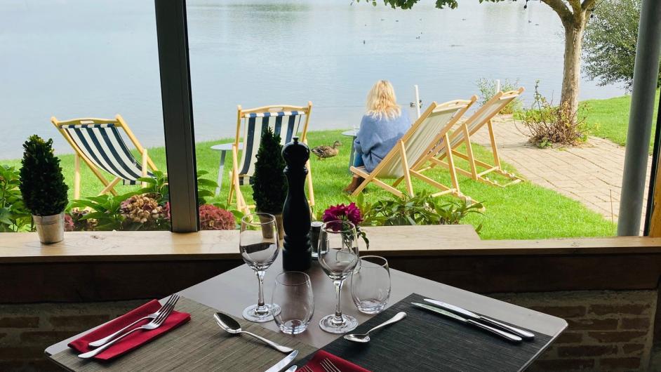 Restaurant du lac (Eden Park Hôtel ***) - salle intérieur - vue sur lac - Pont-l'Evêque - Calvados - Normandie
