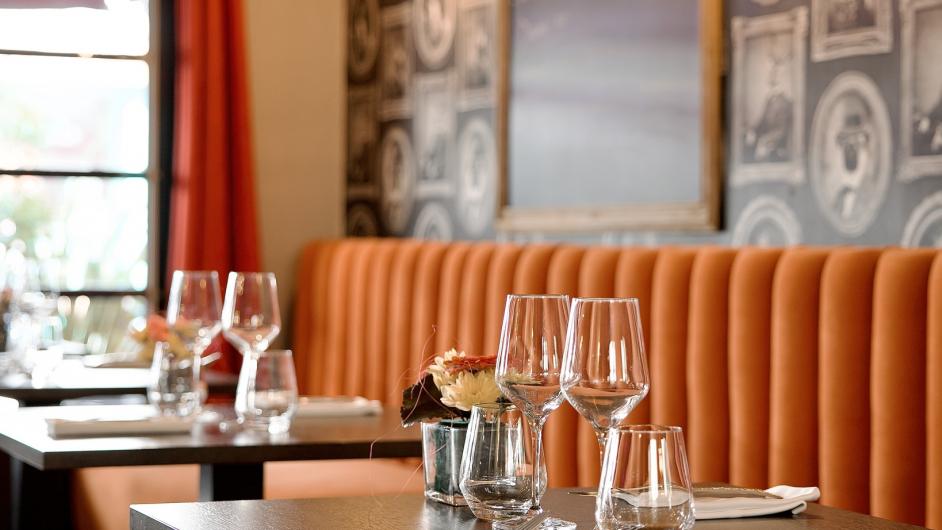 Salle table dressée restaurant La Clé de Sole - Pont-l'Evêque 