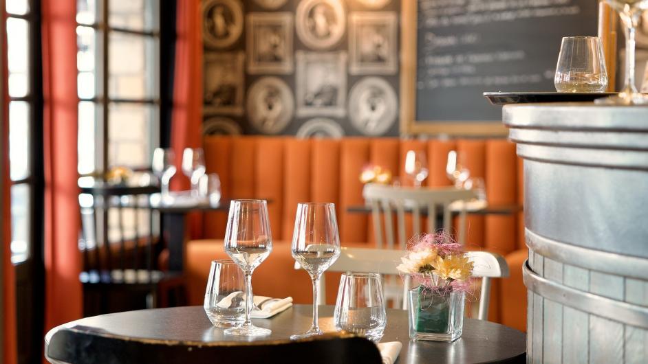 Salle table dressée restaurant La Clé de Sole - Pont-l'Evêque 