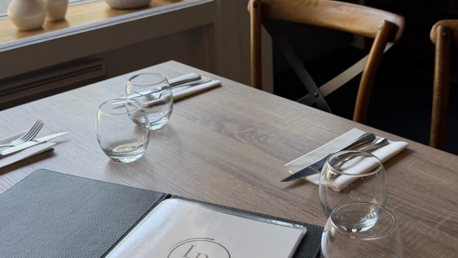 Table dressée restaurant la Popote en Cocotte Pont-l'Evêque