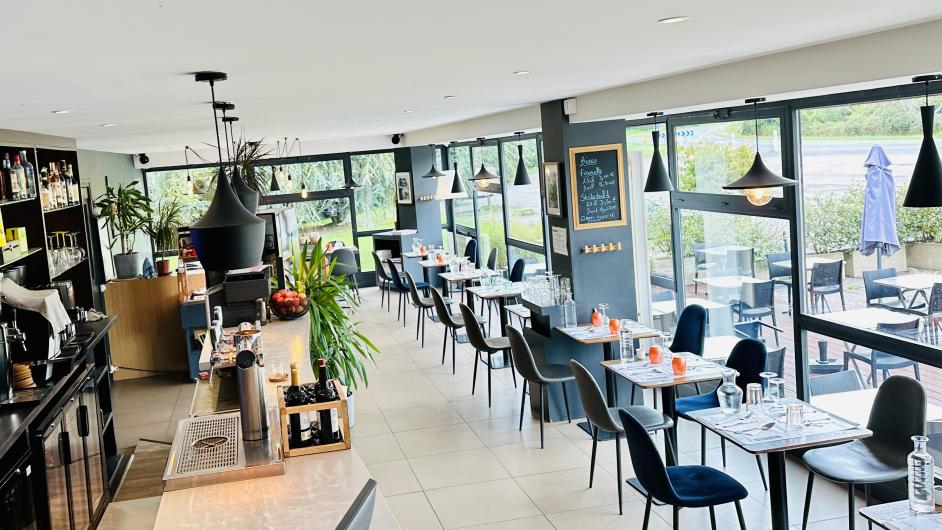 Salle d'accueil restaurant La Tornade, Drubec, Pays d'Auge, Calvados, Normandie