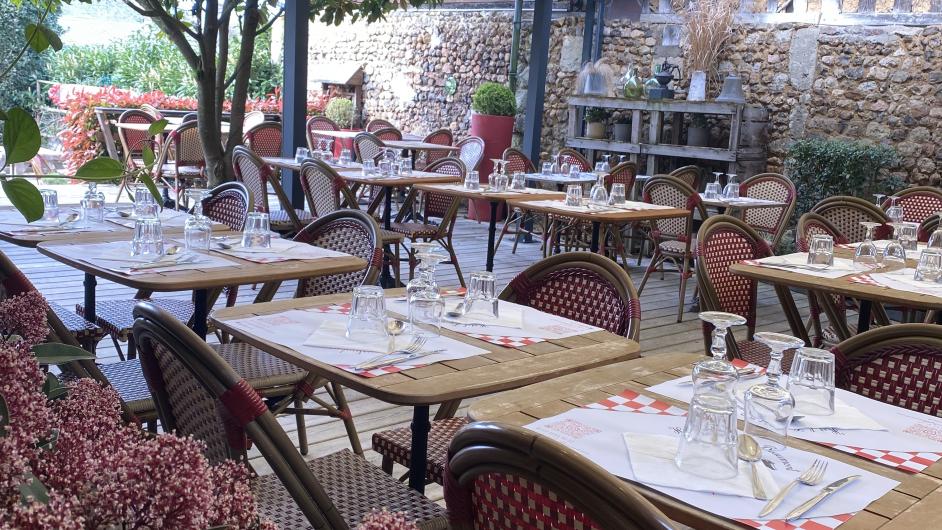 Restaurant le P'tit Beaumont -  terrasse - Beaumont-en-Auge - Normandie - Calvados