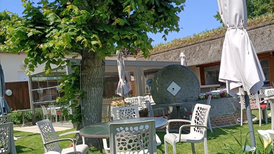 Terrasse Auberge du Vieux Tour Canapville Terre d'Auge Calvados Normandie