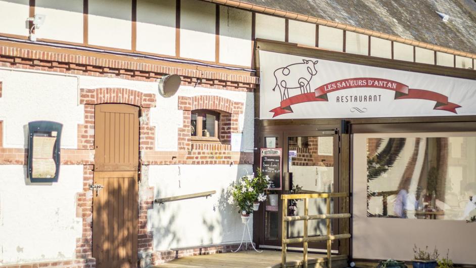 Restaurant Les Saveurs d'Antan - façade - entrée - extérieur - Saint-Gatien-des-Bois - Normandie - Calvados