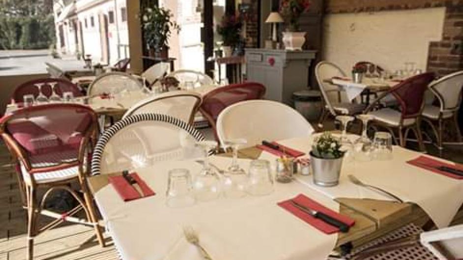 Restaurant Les Saveurs d'Antan - salle intérieur - tables - Saint-Gatien-des-Bois - Normandie - Calvados