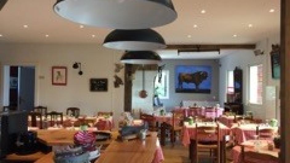 Restaurant Les Saveurs d'Antan - salle intérieur - tables - Saint-Gatien-des-Bois - Normandie - Calvados