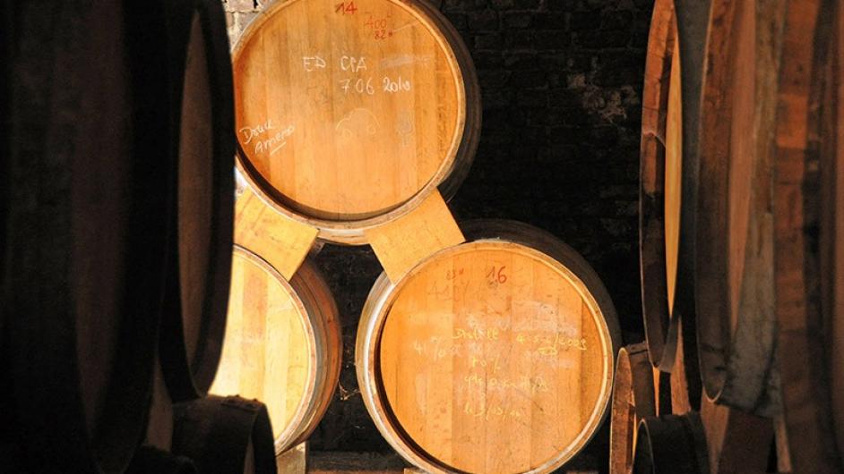 Distillerie Calvados du Domaine familial Louis Dupont - chais - tonneaux - Victor-Pontfol - Route du Cidre - Normandie 