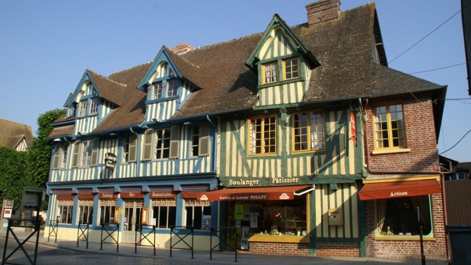 Colombages - maisons - magasins - restaurants - Pont-l'Evêque - Normandie - Calvados 